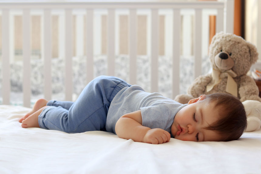 Kako obleči dojenčka za spanje